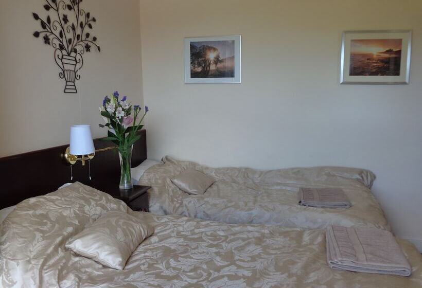 פנסיון Cedars Guesthouse