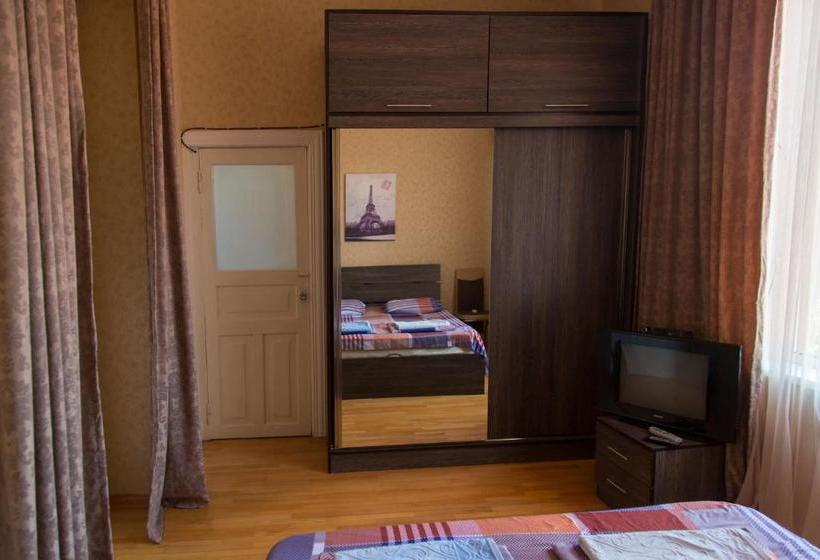 پانسیون Villi's Guest House