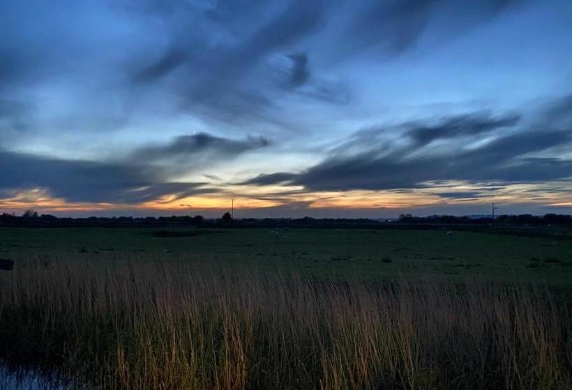 بنسيون Waterside Guesthouse