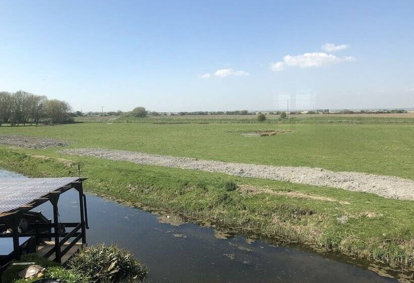 بنسيون Waterside Guesthouse