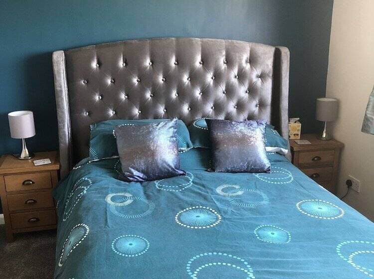 بنسيون Waterside Guesthouse