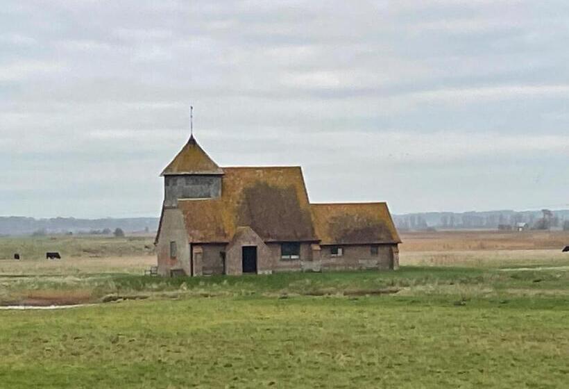 بنسيون Waterside Guesthouse