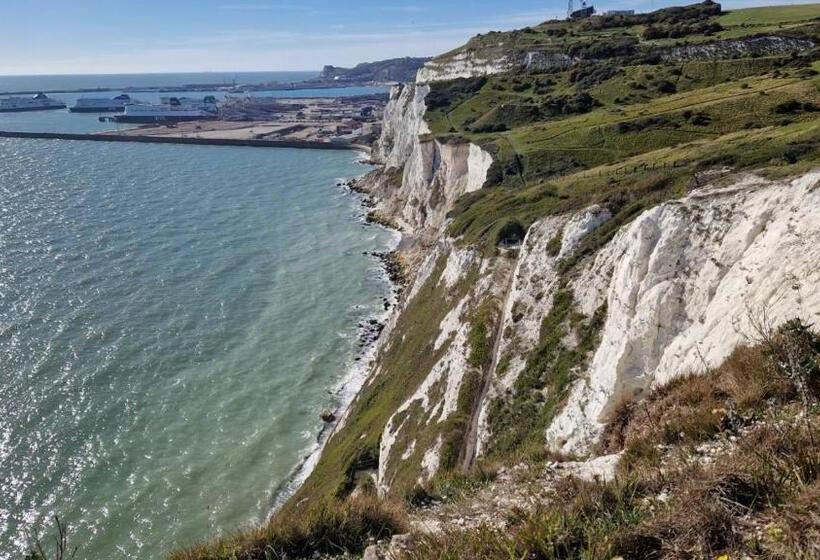 بنسيون Waterside Guesthouse