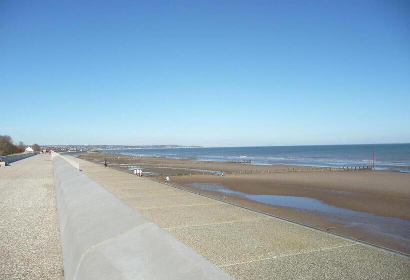 بنسيون Waterside Guesthouse