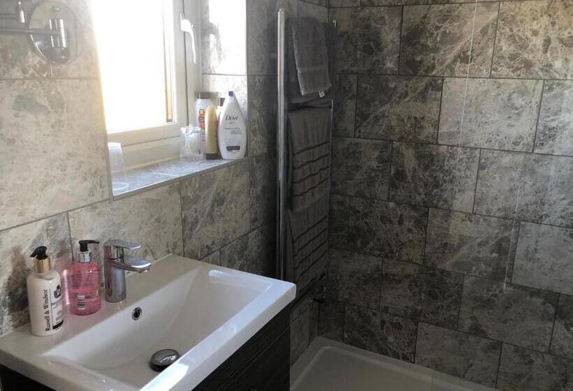 بنسيون Waterside Guesthouse