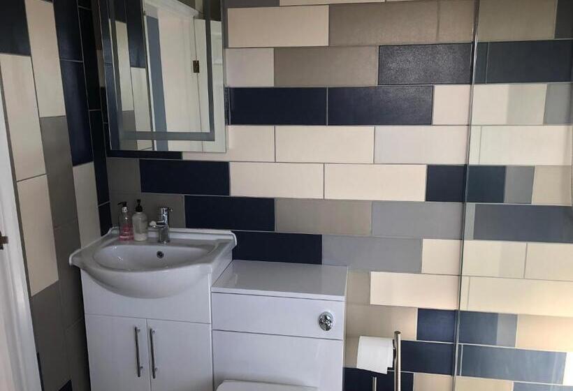 بنسيون Waterside Guesthouse