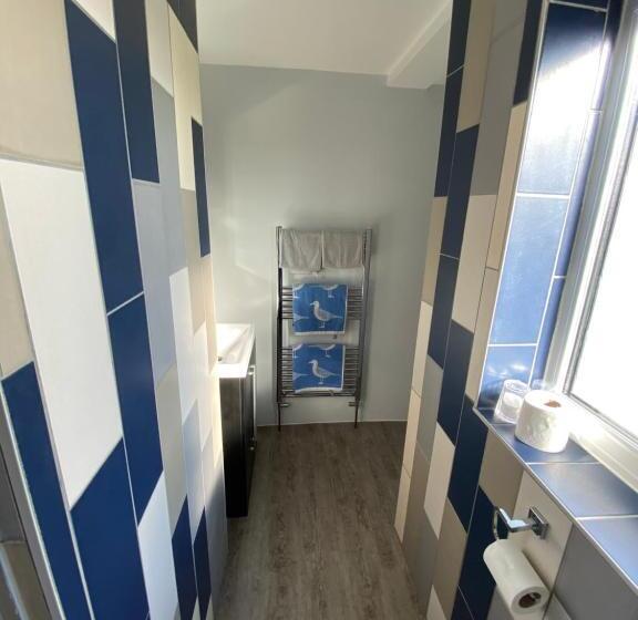 بنسيون Waterside Guesthouse