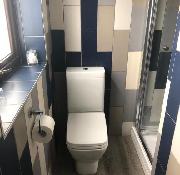 بنسيون Waterside Guesthouse