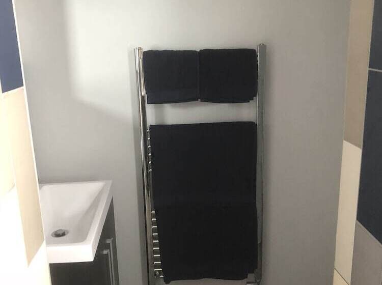 بنسيون Waterside Guesthouse