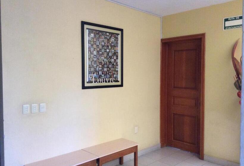 הוסטל Casa De Huéspedes La Rosa