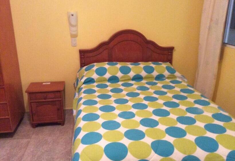 הוסטל Casa De Huéspedes La Rosa