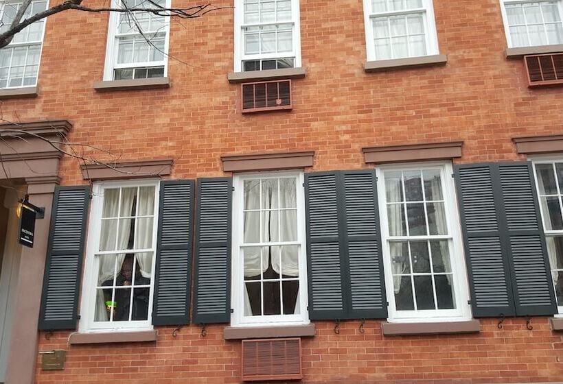 هاستل Incentra Village