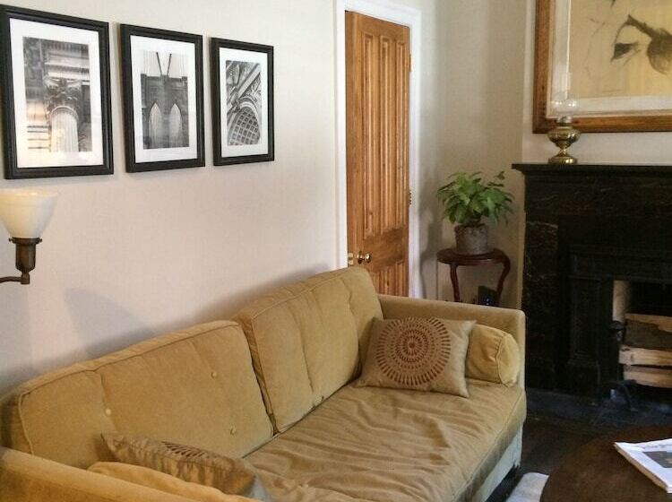 هاستل Incentra Village