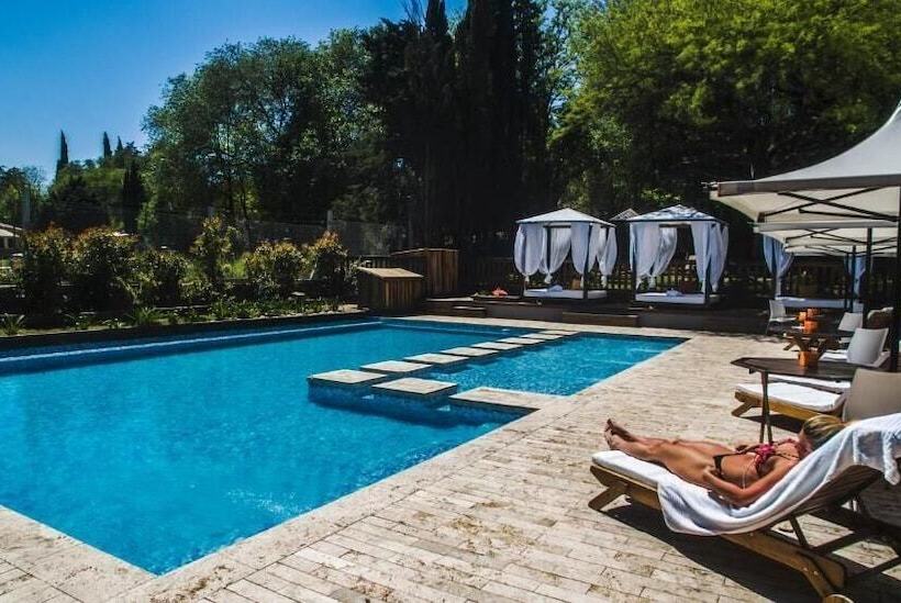 Blackstone Apart Boutique