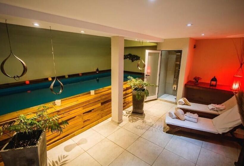 Blackstone Apart Boutique