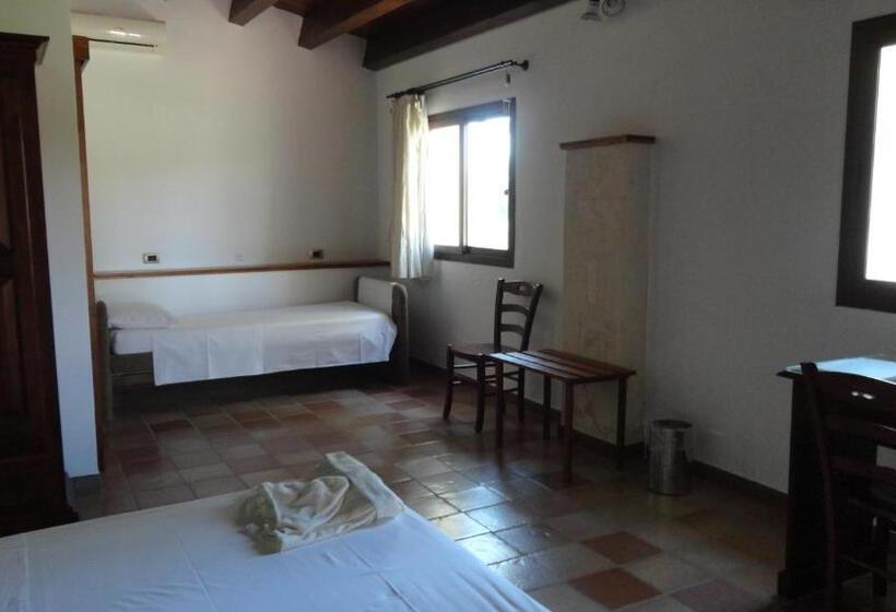 ホテル Agriturismo La Taverna