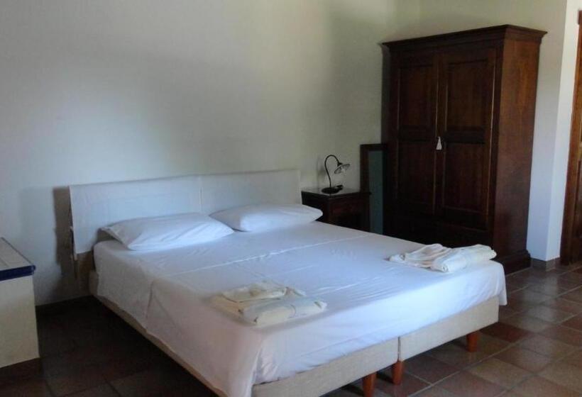 ホテル Agriturismo La Taverna