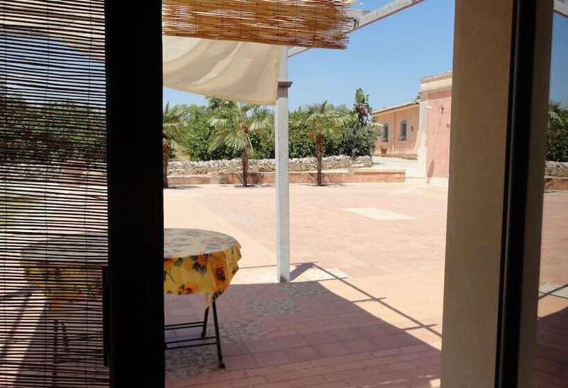 ホテル Agriturismo La Taverna