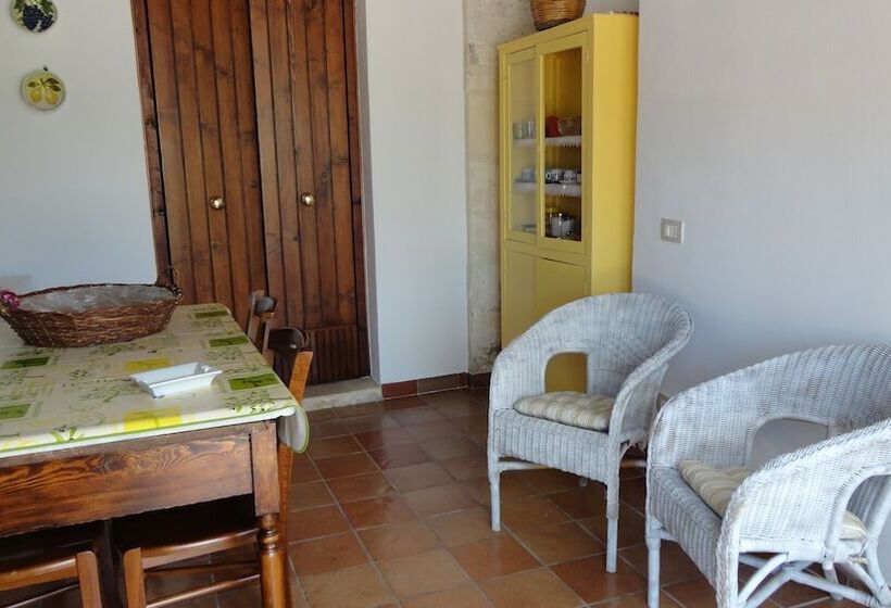 ホテル Agriturismo La Taverna