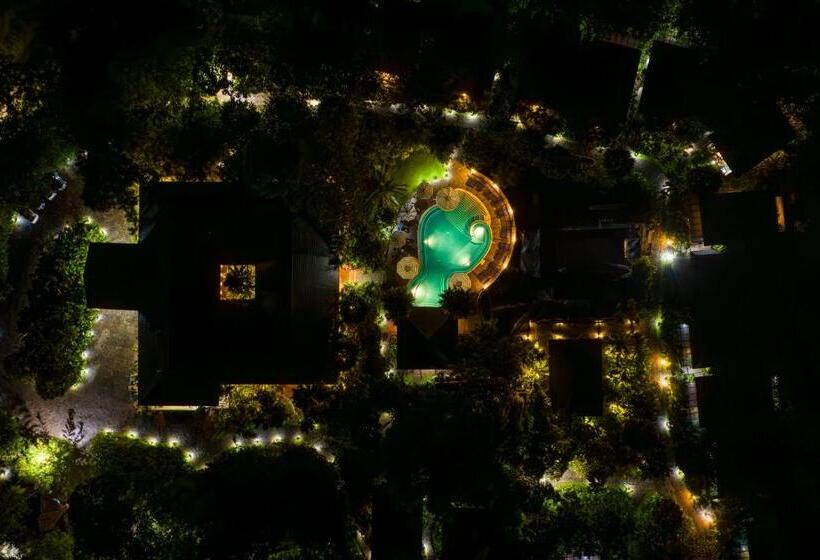 هتل Catarata Río Celeste