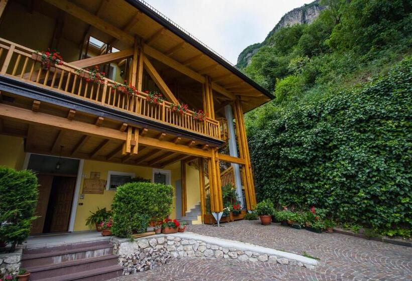 פנסיון Affittacamere La Ferrata