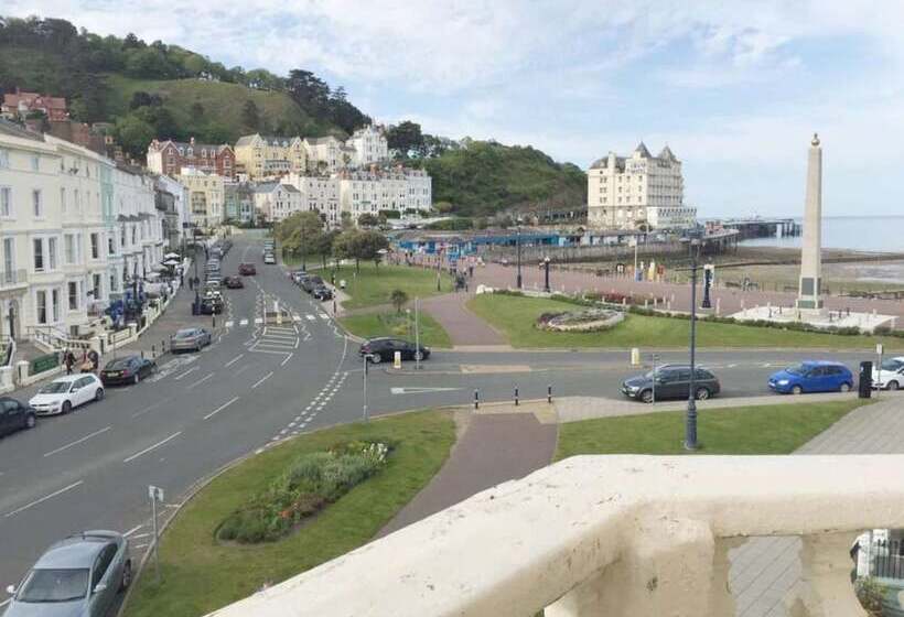 بنسيون Beachside Guest House