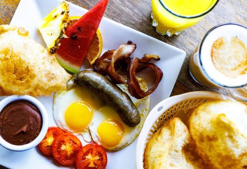 פנסיון Coconut Row Boutique