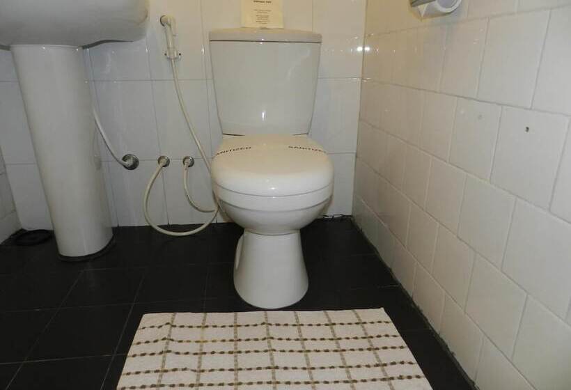 بنسيون Eeescart Family Resort