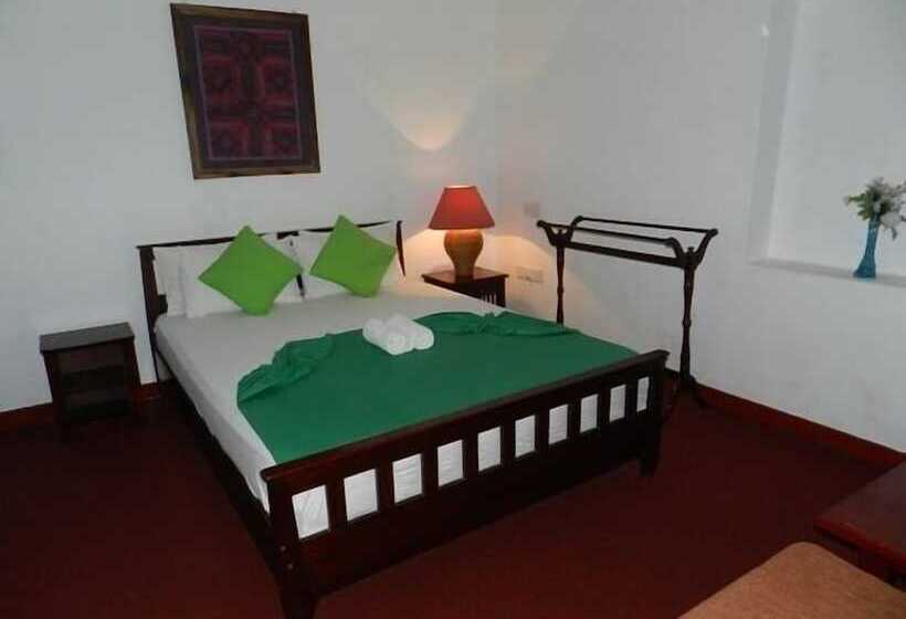 بنسيون Eeescart Family Resort