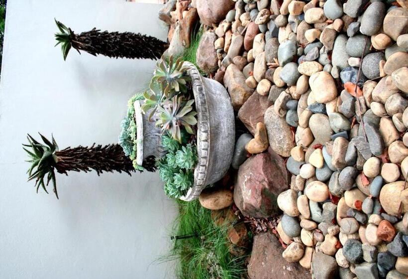 פנסיון Elegant Lodge & Conference Center