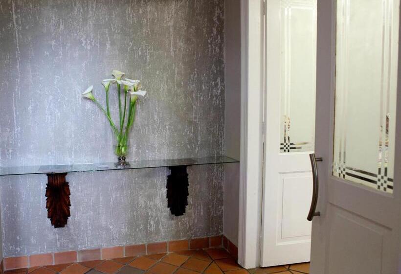 פנסיון Elegant Lodge & Conference Center