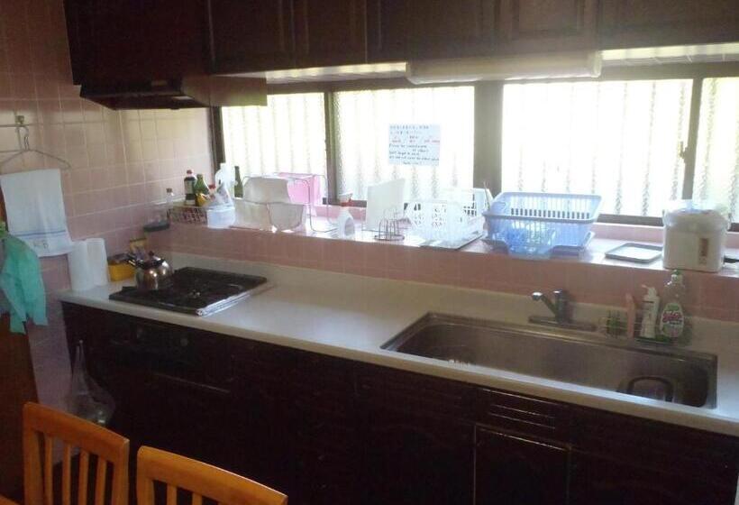 פנסיון Kerama Backpackers