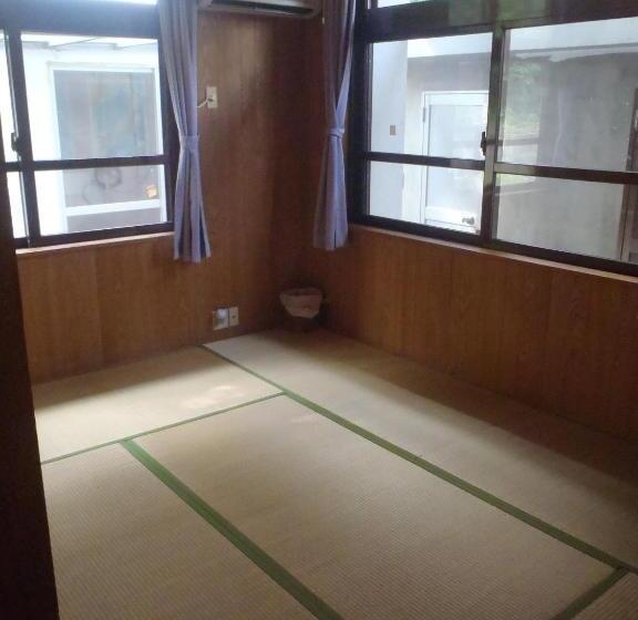 بنسيون Kerama Backpackers