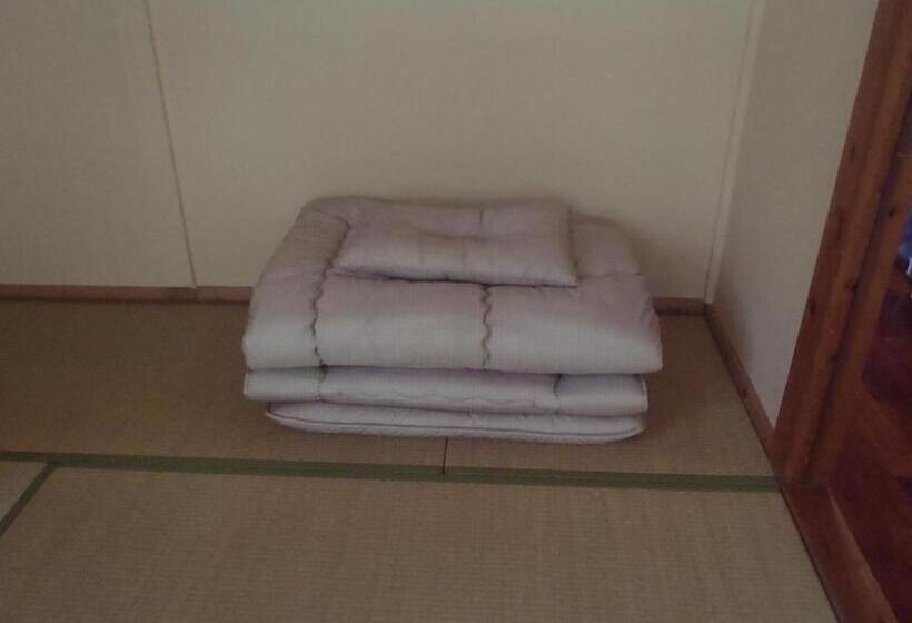 פנסיון Kerama Backpackers