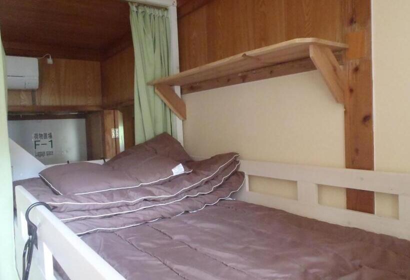 פנסיון Kerama Backpackers