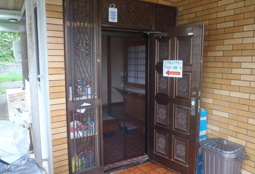 פנסיון Kerama Backpackers