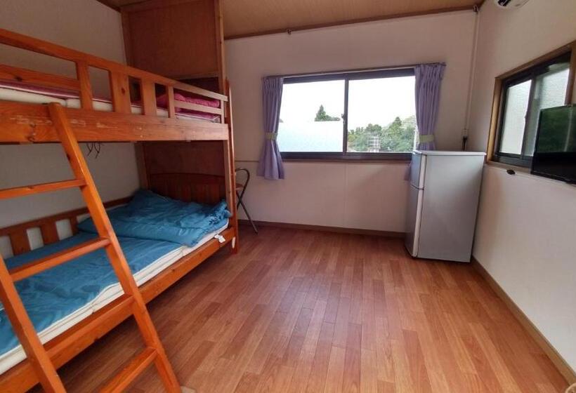 פנסיון Kerama Backpackers