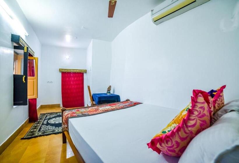 پانسیون Mud Mirror Guesthouse