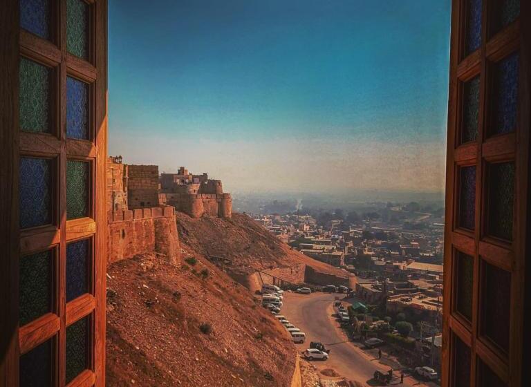 پانسیون Mud Mirror Guesthouse