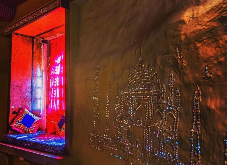 پانسیون Mud Mirror Guesthouse