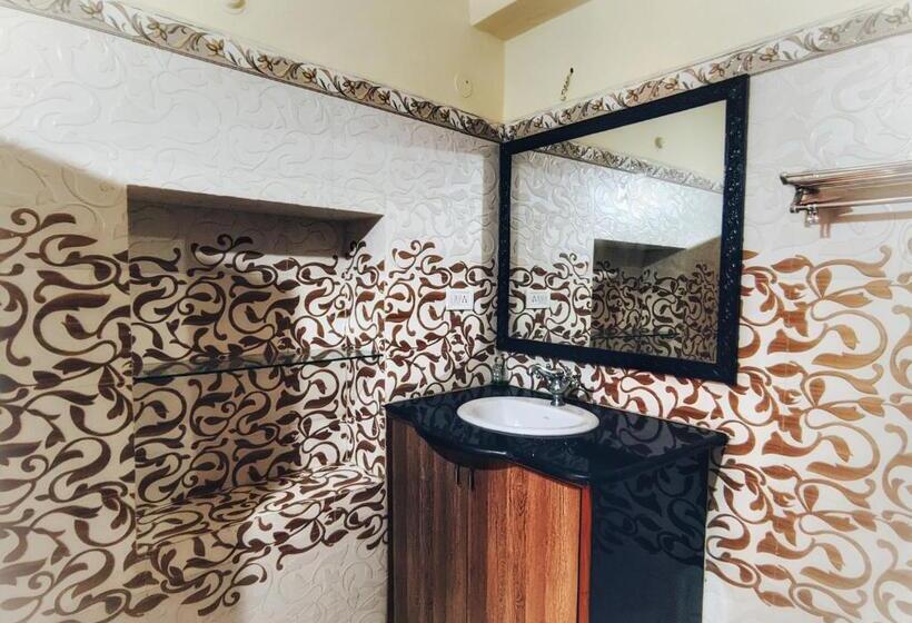 پانسیون Mud Mirror Guesthouse