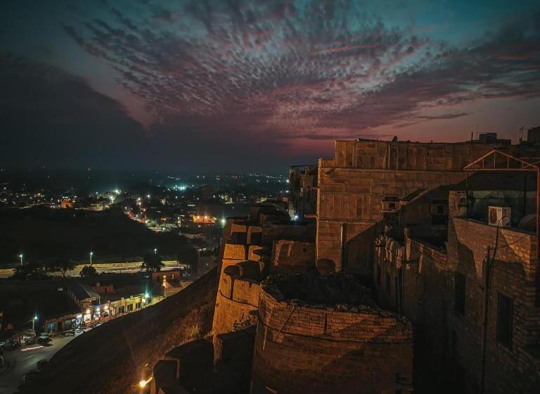 پانسیون Mud Mirror Guesthouse