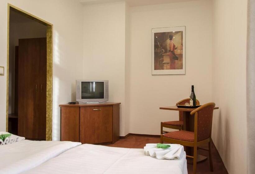 بنسيون Penzion Hacienda Ranchero