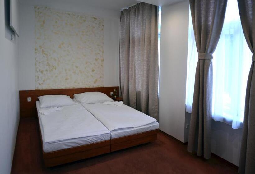 بنسيون Penzion Hacienda Ranchero