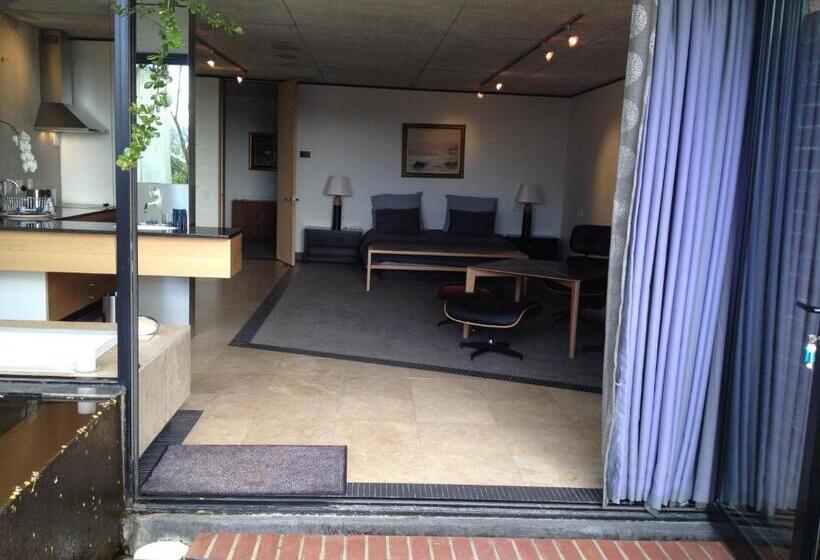 بنسيون Snooze In Hout Bay Self Catering