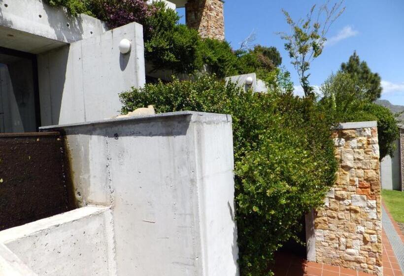 بنسيون Snooze In Hout Bay Self Catering