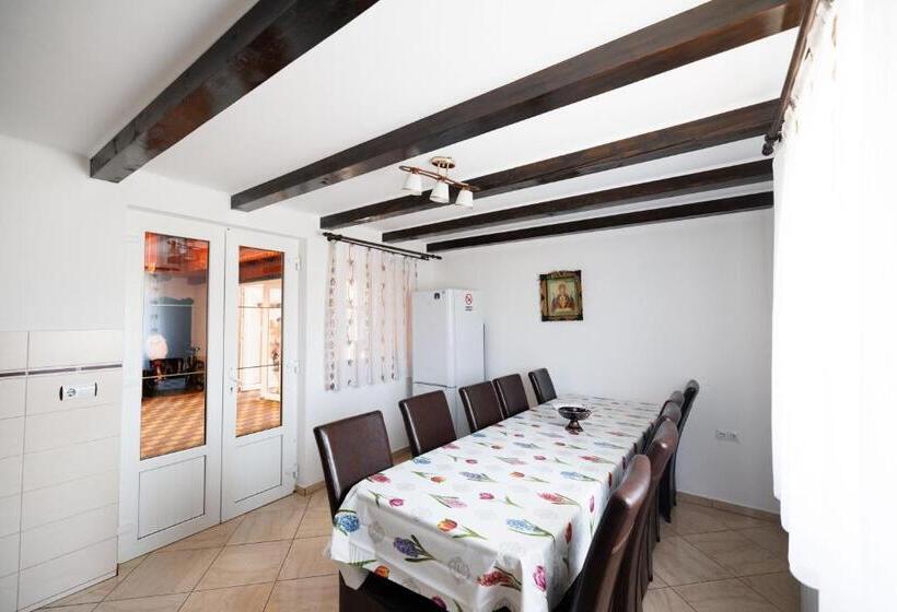 بنسيون Vila Adr