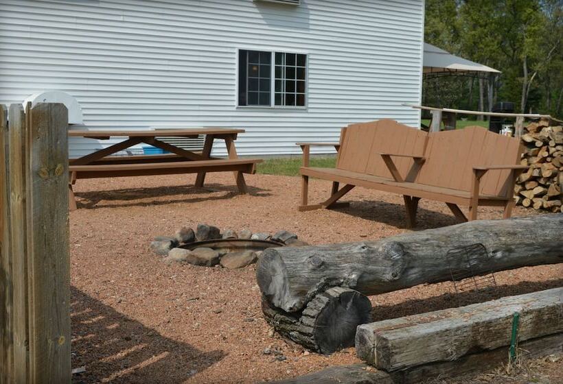 فندق صغير Adams Inn And Suites