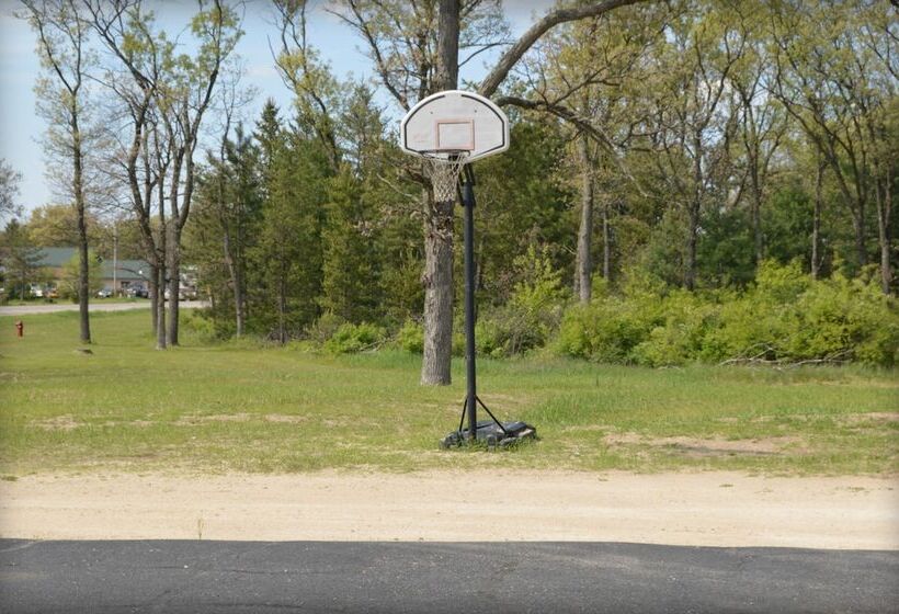 فندق صغير Adams Inn And Suites