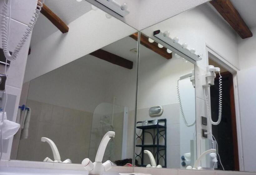 فندق صغير Auberge De L Aspre